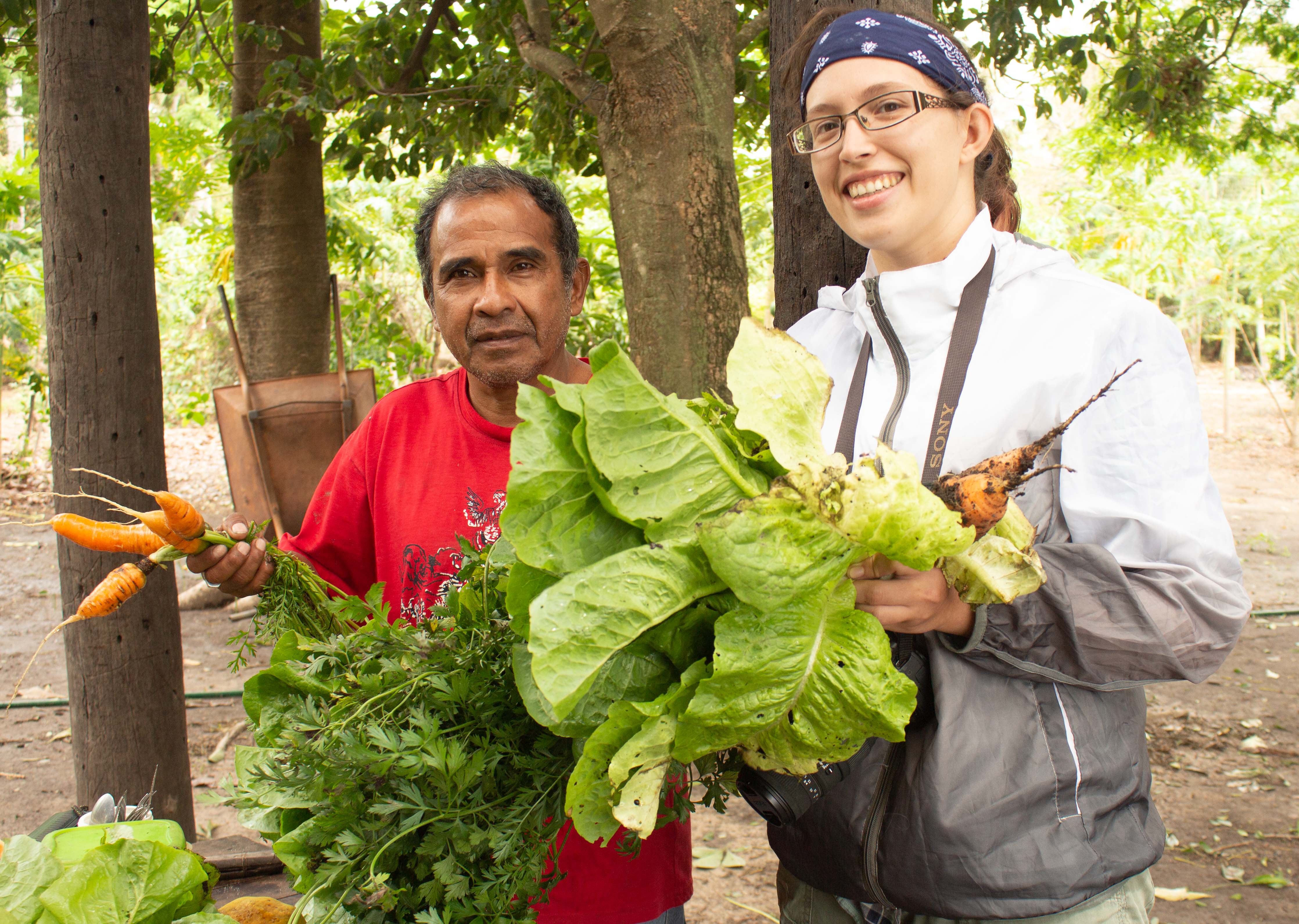 Los Tres Gigantes Alicia and Paraguayan Farmer