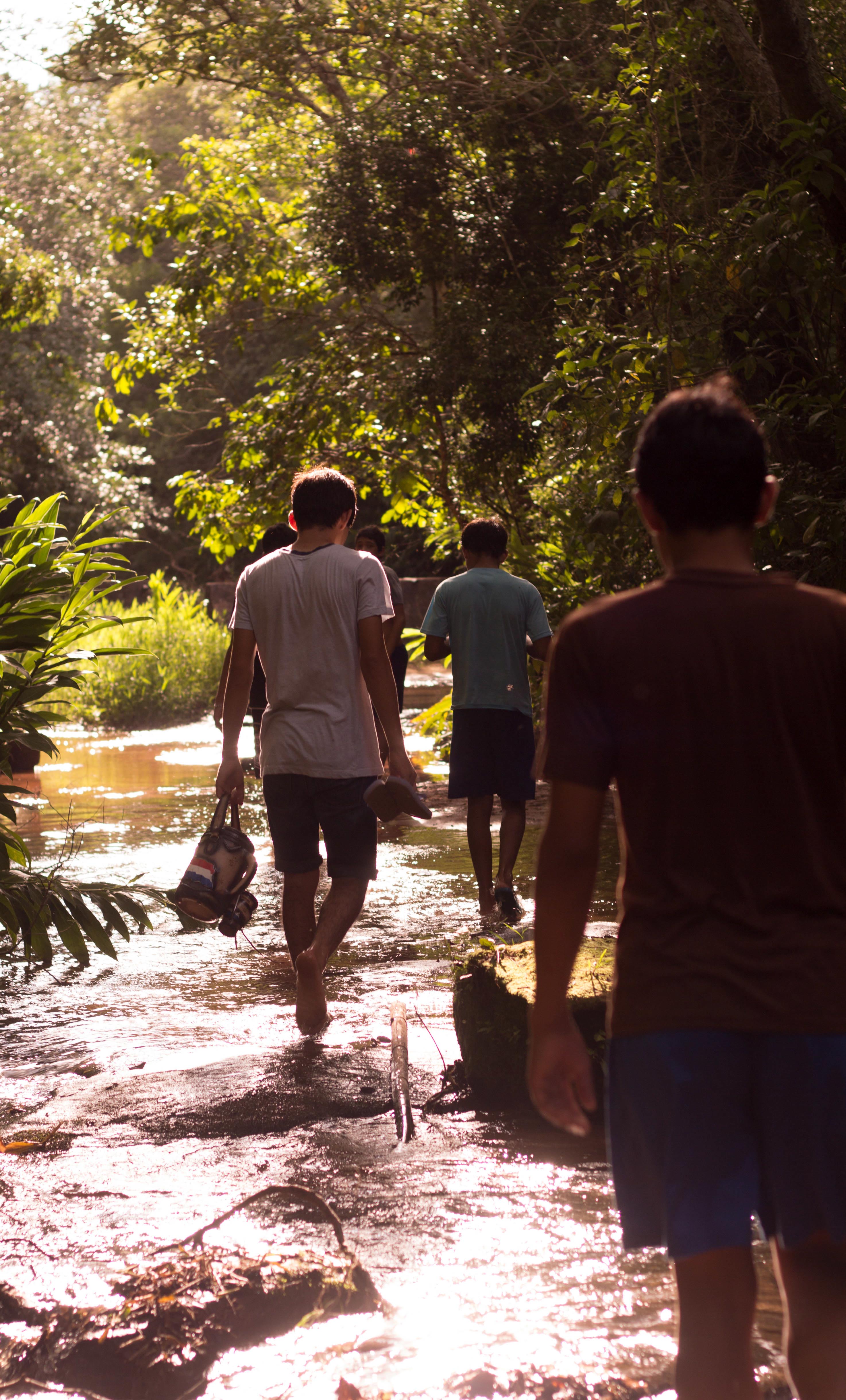 Capilla Cue - Host brothers walking