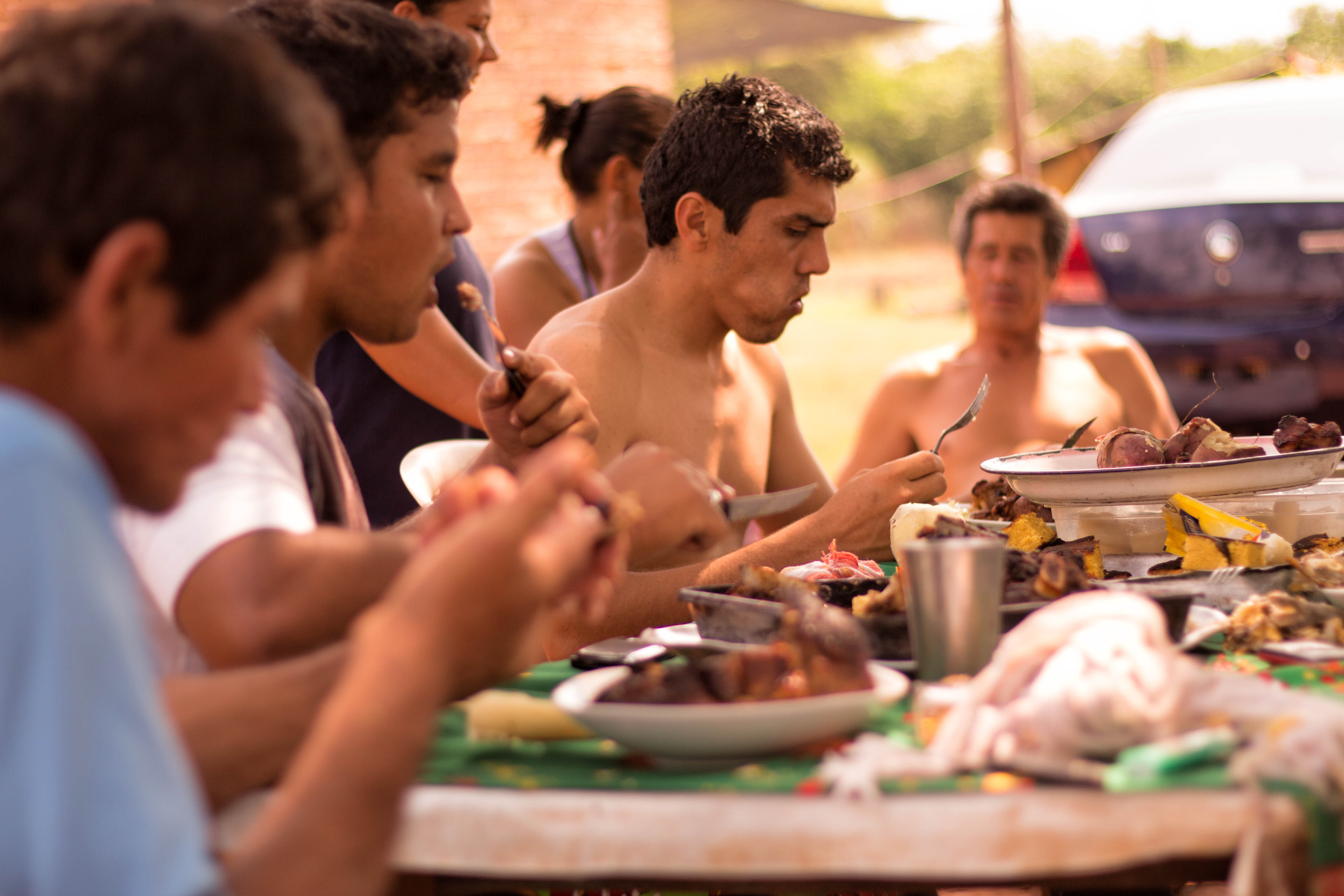 Cumbarity - Host family eating lunch